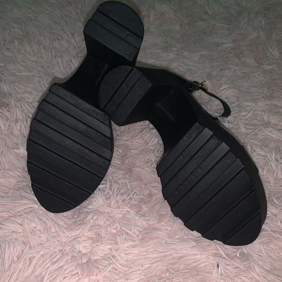 Black Platform Sandals - Picture 5 of 6